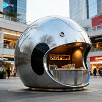 Grande statue en résine géante en forme de casque, populaire pour centre commercial, café, kiosque alimentaire, voiture de restauration fonctionnelle, Noël, chambre de motel, usine