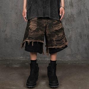 Shorts amples pour hommes en denim 100% coton, double couche à la taille, déchirés, camouflage noir, personnalisables, vente en gros pour marques de mode - Product Image 3