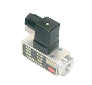 0880320 Pneumatic Switch 18D Series 0.5-8 <b>bar</b> 1/4" NPT Aluminum Housing for Industrial Automation Air Systems - Product Image 1