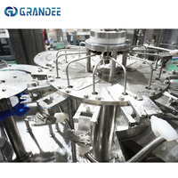 Machine de remplissage automatique complète de bouteilles d'eau sous forme de gaz de soude machine de remplissage de boissons gazeuses ligne de production