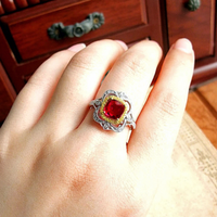 Luxe Rétro Bijoux De Luxe Simulation De Luxe Mozambique Pigeon Sang Rouge Rubis Anneaux Iris Conception Argent Couleur Anneau Pour Les Femmes