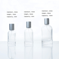 Flacon de parfum en verre lourd de luxe personnalisé 30ml/50ml/100ml avec pulvérisateur à pompe, capacités et gravure personnalisables