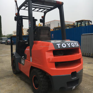 Chariot élévateur diesel Toyota FGZN 30 d'occasion, trois mâts, déplacement latéral - Product Image 2