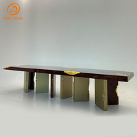 Ensemble de table à manger de luxe Empire Boca Do Lobo, 8 chaises en acier inoxydable doré, bois massif, design moderne pour la maison, les hôtels, les bars