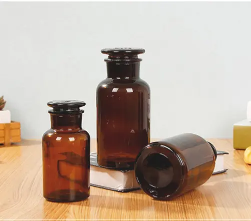 Vente en gros de bouteille de stockage en verre ambré transparent de 8oz 16oz avec couvercle en verre pour pilules de laboratoire bouteille médicale de pot de stockage de boule de coton d'alcool