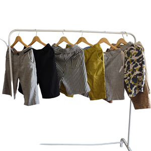 Pantaloncini Casual da Uomo Usati di Marca, Quasi Nuovi, di Seconda Mano, in Stock per il Ritorno in Negozio - Product Image 1