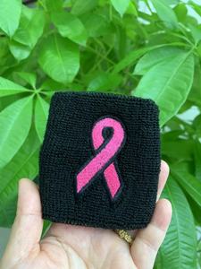 אפור שיער <span class=keywords><strong>wristband</strong></span> סרטן השד מודעות ספורט להקות כף היד עבור הזעה ספורטיבית wristbands לנשים גברים - Product Image 4