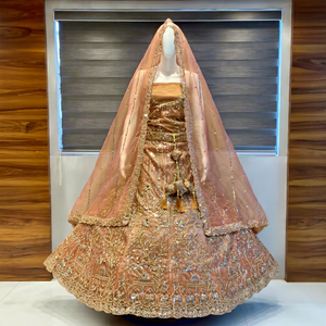 Robe de mariée classique rose doré style A-Line avec voile en résille brodé, Lehenga Choli réversible et infroissable pour cérémonie - Product Image 1