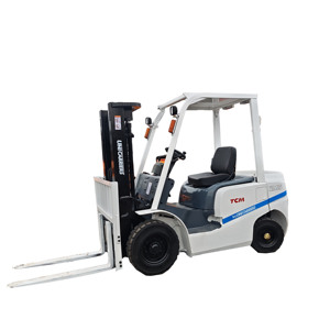 Chariot élévateur diesel d'occasion de 2,5 tonnes TCM FD25 avec déplaceur latéral hydraulique d'origine japonaise - Product Image 1