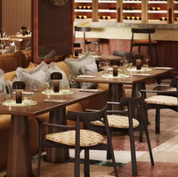 Ensemble de meubles de restaurant de style rétro, table en bois avec chaises en tissu pour café, restaurant de dim sum, café