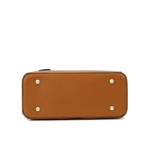 مصمم نسائي من علامة تجارية مشهورة فاخرة ، عرض رائع نمط تمساح كبير مع بطانة بوليستر محمولة بإغلاق بسحاب - Product Image 5