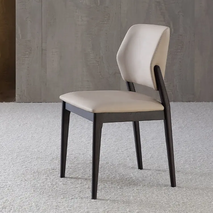 Sedia da pranzo moderna in legno massello per la casa italiana leggera di lusso nordico moderna sedia da pranzo semplice sedia di design