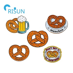 Fabrication métal délicieux bretzel émail épinglette personnalisé NY salé bretzel épingle salé bretzel épingle pour accessoires alimentaires - Product Image 1