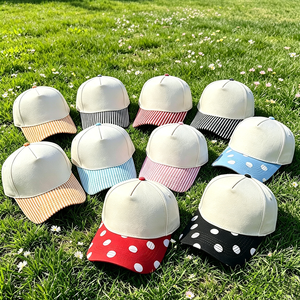 Cappellino da Baseball Bicolore con Corona Tinta Unita e Visiera Stampata Floreale, Regolabile, in Cotone e Rete, Stile Casual Unisex - Product Image 1