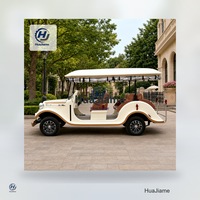 Voiturette de golf électrique crème et or au style vintage avec banquette passager pour le transport sur les propriétés et les terres