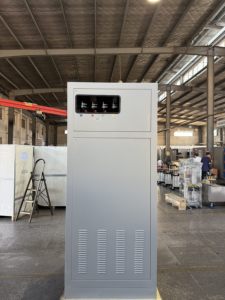 Régulateur de tension automatique triphasé à moteur 500 kVA 220 V/380 V/400 V CA 50 Hz SBW-500KVA - Product Image 1