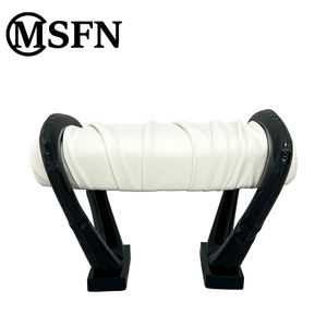 Taburete Decorativo Escultural Moderno de Diseño Original MSFN, Asiento Tapizado, Estructura Metálica Curva, Silueta Geométrica, para Apartamento o Dormitorio - Product Image 4