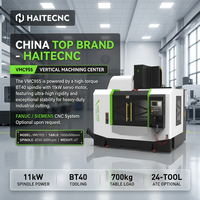 Centre d'usinage vertical CNC robuste VMC955 avec cône de broche BT40 pour la fraisage industriel du métal, de l'aluminium et des composants de quincaillerie