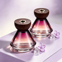 Flacon de parfum personnalisé de 130 ml, dégradé rose, avec bouchon en bois et base pyramidale facettée, vente en gros d'usine, flacon de parfum de luxe en verre