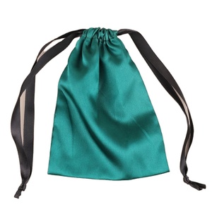 Sacs en satin personnalisés avec logo pour perruques, masques pour les yeux, sous-vêtements, pochettes cosmétiques tendance - Product Image 1