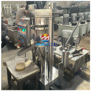 Máquina <span class=keywords><strong>de</strong></span> prensado <span class=keywords><strong>de</strong></span> aceite frío <span class=keywords><strong>de</strong></span> nuez <span class=keywords><strong>de</strong></span> almendra pequeña comercial <span class=keywords><strong>precio</strong></span> - Product Image 3