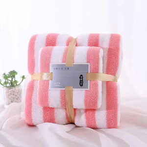 Lot de 2 serviettes de bain en microfibre douce en velours corail à rayures, séchage rapide, en polyester, pour adultes, spa à domicile, haute absorption d'eau, technique tissée - Product Image 2