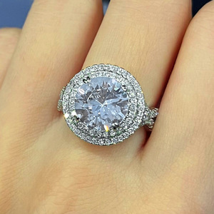 Anello di Diamanti F1404 con Taglio Brillante Rotondo, Oro Bianco Naturale, Colore D, Montatura Halo per Fidanzamento Femminile - Product Image 1