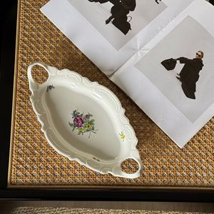 Bandeja de cerámica de postre de dos orejas floral en relieve clásico francés, almacenamiento de aromaterapia, plato doméstico - Product Image 3