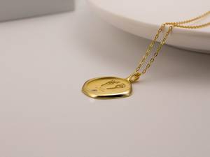 Оптовая продажа, настоящее ожерелье с изображением детских ножек, кулон с изображением монет, детское ожерелье с гравировкой имени на день рождения - Product Image 2