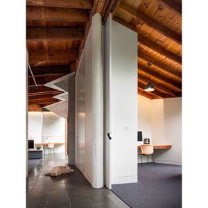 Diseño de residencia privada moderna con estructura de acero ligero, estilo de villa con exterior de madera y balcón para uso residencial. - Product Image 5