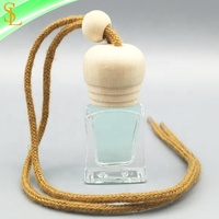 Mini bouteille de diffuseur de parfum de voiture en verre de 4ml forme carrée claire avec capuchon en bois corde suspendue pompe d'impression d'écran pulvérisateur étanchéité