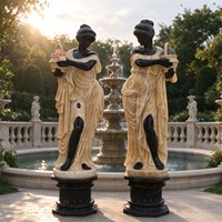 Lampadaire en marbre blanc européen, sculpture de pierre personnalisée, représentant deux garçons jumeaux tenant un lampadaire à plusieurs têtes pour jardin