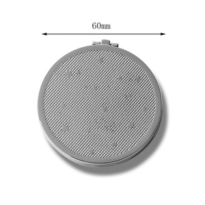 Miroir de maquillage portable double face en métal argenté gaufré, vente en gros, avec logo personnalisé - Product Image 5