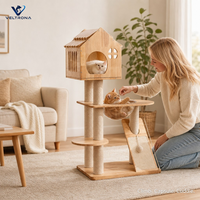 Arbre à chat en bois massif avec maison à pignon et capsule en acrylique, tour à chat avec perchoir et griffoir en sisal pour chats d'intérieur