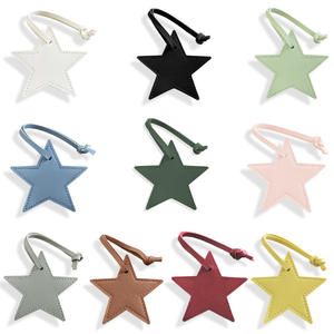 Porte-clés en forme d'étoile à cinq branches en cuir PU, pendentif coloré et mignon, breloques étoiles pour la décoration <span class=keywords><strong>de</strong></span> sacs, vente en gros - Product Image 1