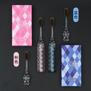 Ensemble de voyage portable de brosses à dents Crystal Clear Lipstick à poils doux pour femmes et couples - Product Image 1