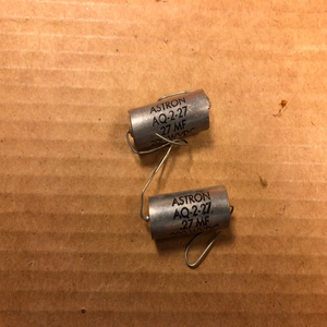 Nouveaux condensateurs à tube NOS Astron .27 µF 200V Vitamin Q PIO 1953 testés .25, originaux, en stock, <span class=keywords><strong>2</strong></span> paires assorties - Product Image 1