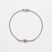 Bracelet en acier inoxydable hypoallergénique, design exclusif, style minimaliste argenté, chaîne fine exquise, polyvalent et empilable