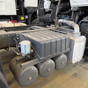 Camión Tractor Usado SINOTRUCK HOWO NX 6X4 con Volante a la Izquierda, Motor Weichai, Euro 3-5, para Transporte Minero - Product Image 1