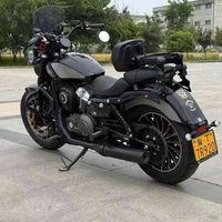 Motocicleta Usada Benda Rock 250 Cruiser en Excelentes Condiciones. Motor de 250cc, Bicilíndrico en V, Refrigerado por Líquido, 4 Tiempos, 6 Velocidades, Transmisión por Correa, ABS