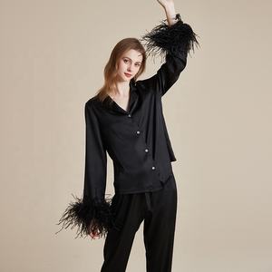 Pantaloni in <span class=keywords><strong>pigiama</strong></span> di alta gamma in seta di ghiaccio completo a maniche lunghe da donna <span class=keywords><strong>con</strong></span> <span class=keywords><strong>polsini</strong></span> staccabili in piuma stile francese - Product Image 4