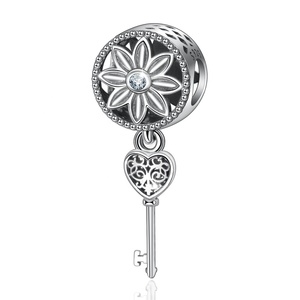 <span class=keywords><strong>de</strong></span> <span class=keywords><strong>la</strong></span> joyería <span class=keywords><strong>de</strong></span> DIY oxidado viejo forma clave encantos diseño S925 pulsera <span class=keywords><strong>de</strong></span> plata esterlina <span class=keywords><strong>de</strong></span> Metal plana espacio cuentas - Product Image 1
