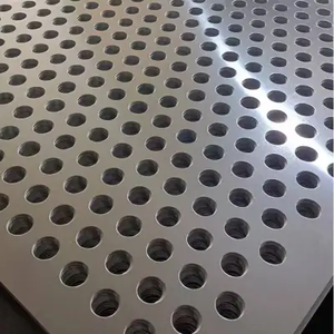 Tôle perforée en alliage d'aluminium, motif de trous personnalisé 2-10 mm, design de trous ronds, carrés ou fendus <span class=keywords><strong>pour</strong></span> la décoration et la filtration - Product Image 1