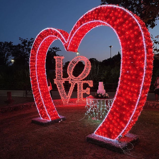 Commercial PVC LED Heart-Shaped Tunnel Lamp Customizable Color IP65 Rated for Christmas Valentine's Day Holiday Decorations