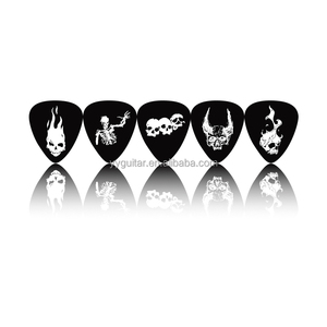 Vente en gros de plectres de guitare/basse en celluloid noir à motif crâne de feu, personnalisables avec votre marque, imprimés numériquement en couleur, imperméables et durables - Product Image 2