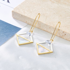 Pendientes de Perlas de Agua Dulce con Diseño Geométrico Irregular, Estilo Moderno, de Acero Inoxidable, Resistentes al Agua, Venta al Por Mayor - Product Image 6