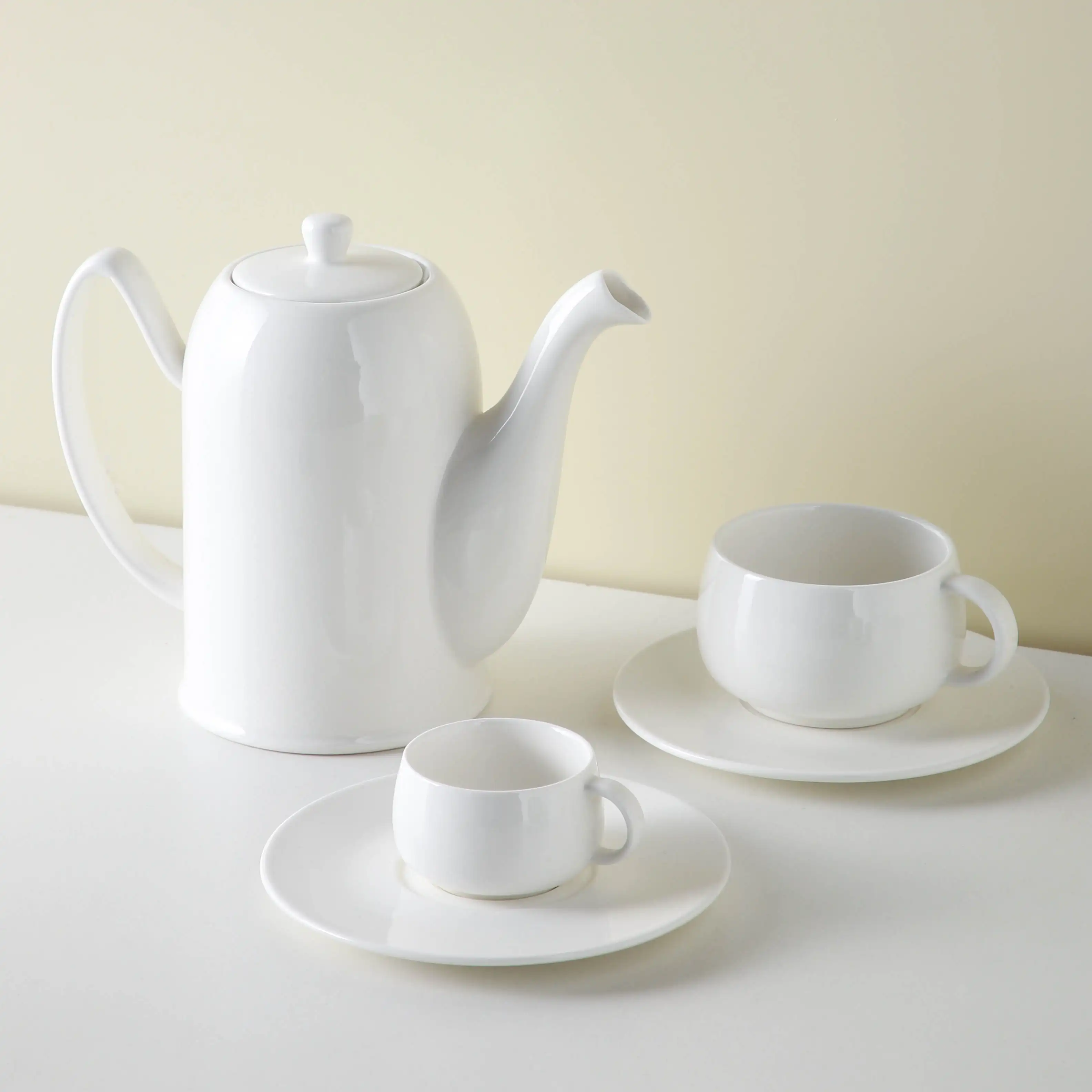 Гламурный простой дизайн, оптовая продажа, фарфоровые чайные чашки для послеобеденного чая, простые белые керамические кружки с блюдцем