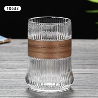 Tasse à thé à bulles transparente en verre borosilicaté fait à la main tasse en verre à rayures verticales côtelées simples avec col en bois
