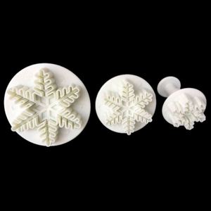 Emporte-pièces à ressort personnalisés de qualité alimentaire pour biscuits et gâteaux de Noël, moule à estamper en forme de flocon OEM/ODM - Product Image 3