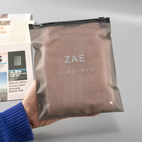 Sac à fermeture éclair coulissante CPE rose et gris personnalisé, emballage en polyéthylène givré pour sous-vêtements, serviettes, vêtements, pochette à fermeture éclair Zhaocaike